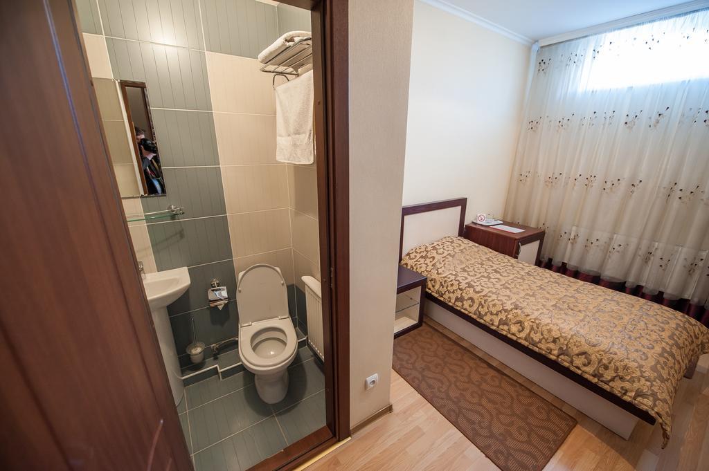 Stella De Lux Hotel Кишинев Екстериор снимка